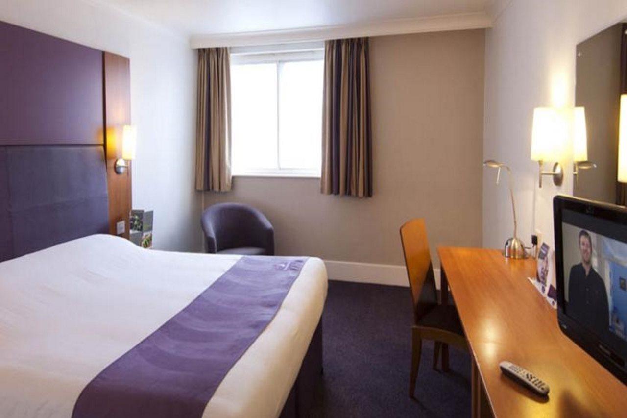 Premier Inn Premier Inn Sandhurst Sandhurst  Exteriör bild