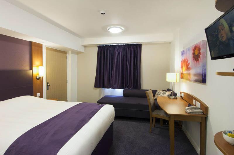 Premier Inn Premier Inn Sandhurst Sandhurst  Exteriör bild